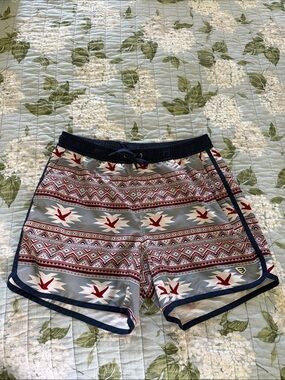 Burlebo men’s swim/athletic shorts. Lined. EUC. Size Medium